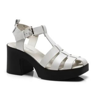 Free People NWOT off white & black pacific platform fisherman sandal